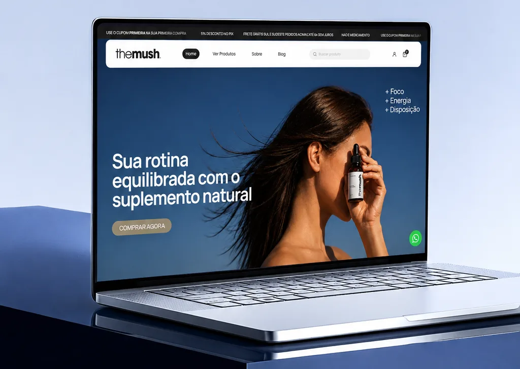 Notebook exibindo a home de uma loja virtual de suplementos